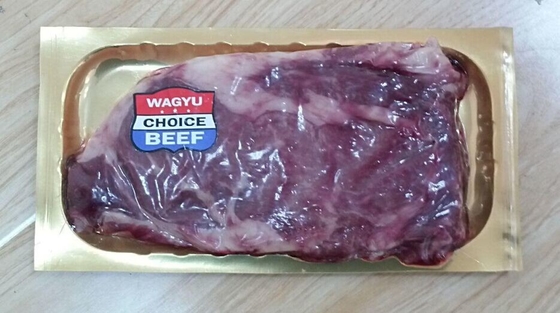 película de oro de 422m m Thermoforming para el envoltorio de plástico del embalaje de la salchicha de la carne del paquete de la piel